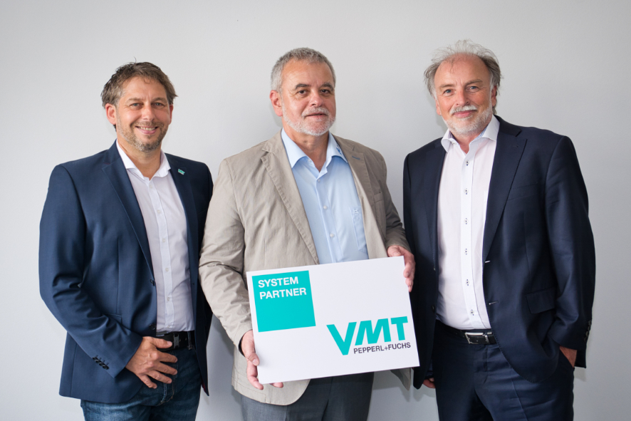 Foto conjunta (de izq. a dcha.): Peter Fischer (VMT), Volkmar Adler (CADKON) y el Dr. Stefan Gehlen (VMT)