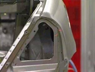 Soft Touch Form & Pierce am Heckleuchtenausschnitt